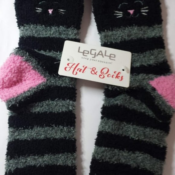Kitty Cat Hat and Socks Set Pom Pom Hat Socks Bundle - Picture 5 of 8
